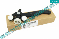 Ролик боковой правой сдвижной двери нижний с рычагом