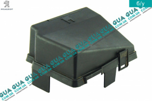  Крышка блока предохранителей   