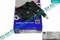 Замок капота