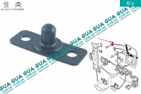 Направляющий палец сдвижной двери правой / левой ( фиксатор верхний )