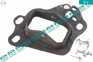 Кронштейн заднего рычага левый   